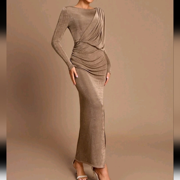 Elegant And Romantic Brown Knitted Fabric Round Neck Long Sleeve Pleated Dress - Picture 1 of 4